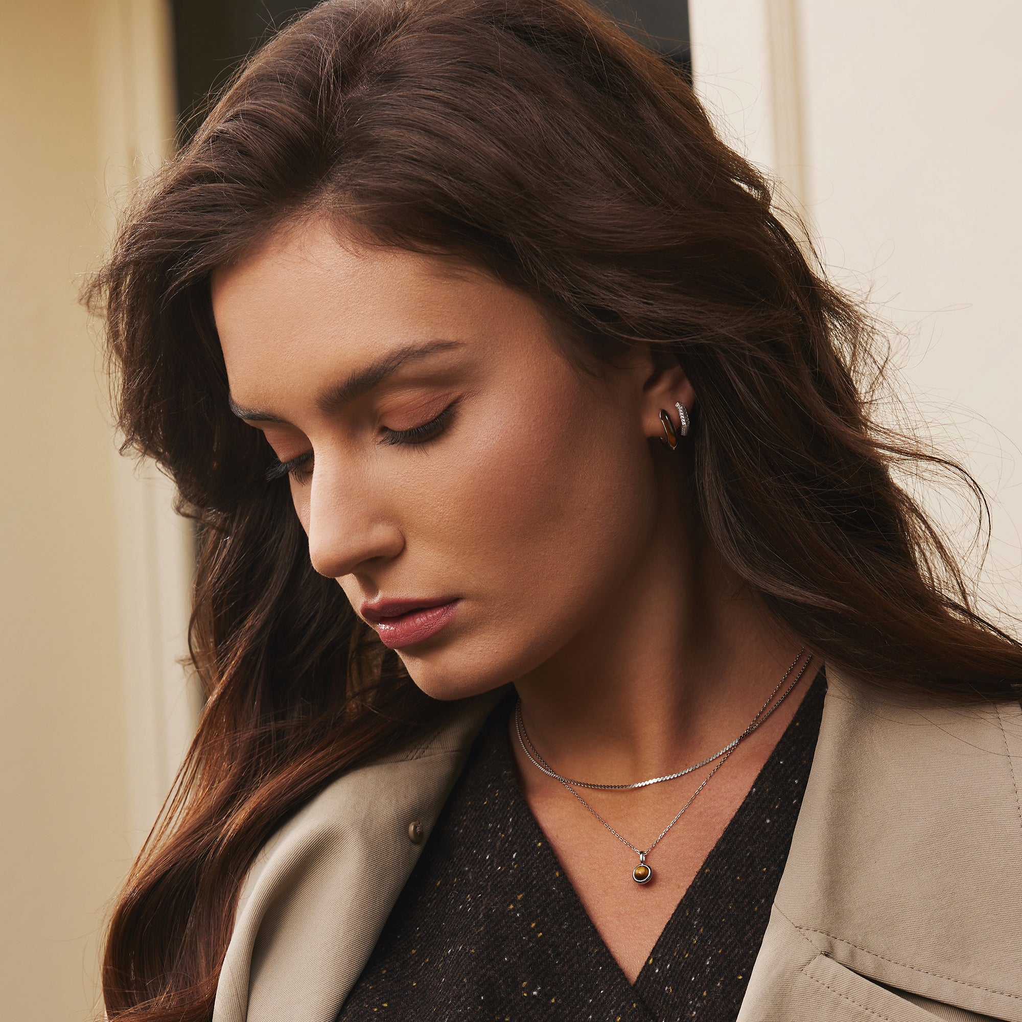 Srebrny Naszyjnik Ania Haie Wisiorek Tygrysie Oko na modelce