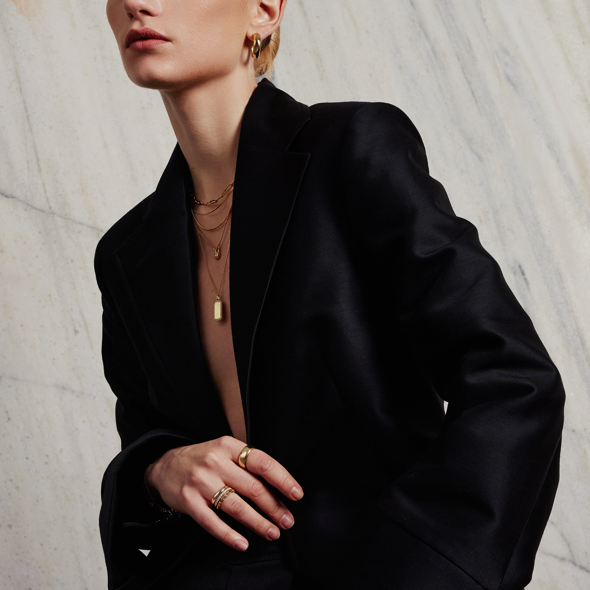 Złoty Naszyjnik Ania Haie Łańcuszek 'Box' na modelce