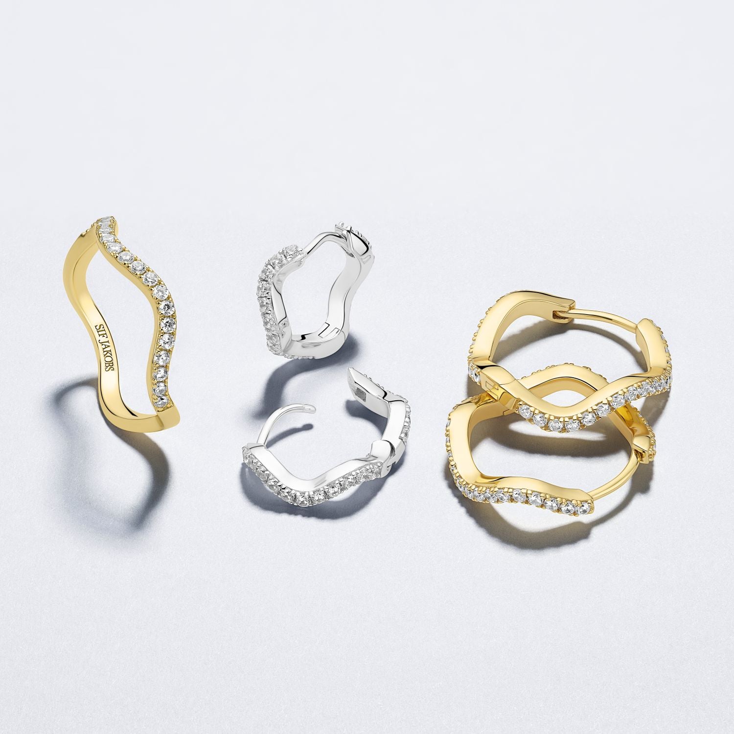 Złocista Fala Blasku: Pierścionek Ellera Waves Sif Jakobs Pavé, Pozłacany, Vivagem Selection