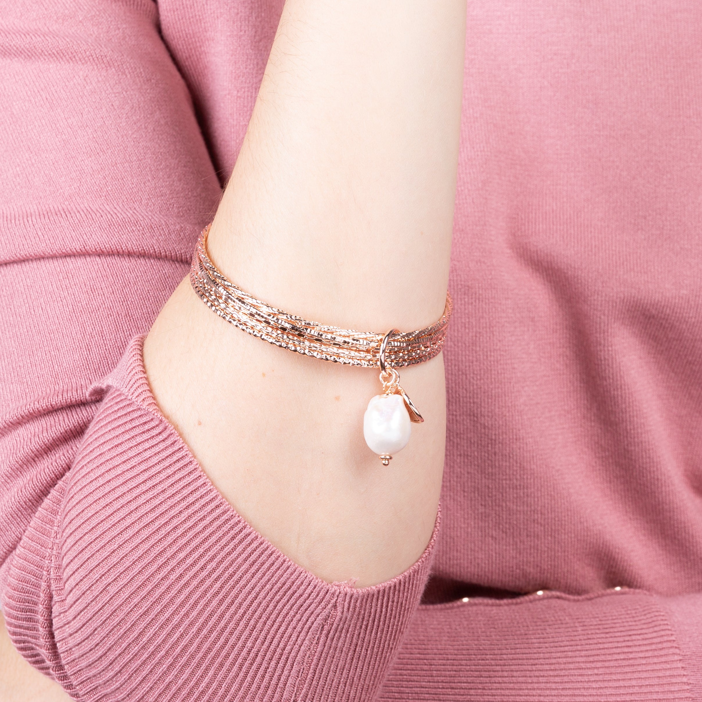 Różana Elegancja: Wielorzędowa Bransoletka Bangle Bronzallure Felicia z Perłą, Golden Rosé, Vivagem Selection