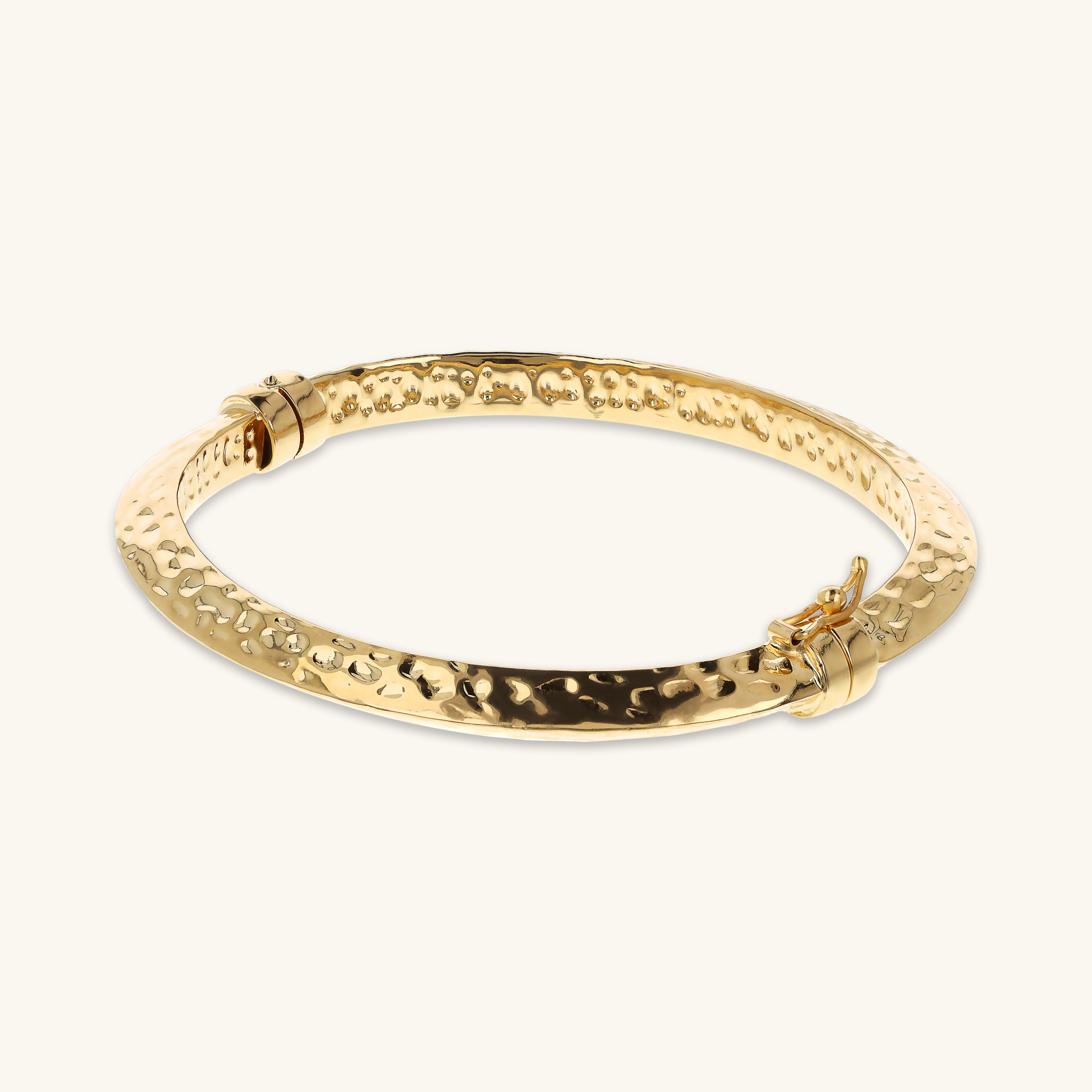 Potęga Złota: Masywna, Młotkowana Bransoletka Bangle Etrusca Gioielli, Włoski Design, Vivagem Selection