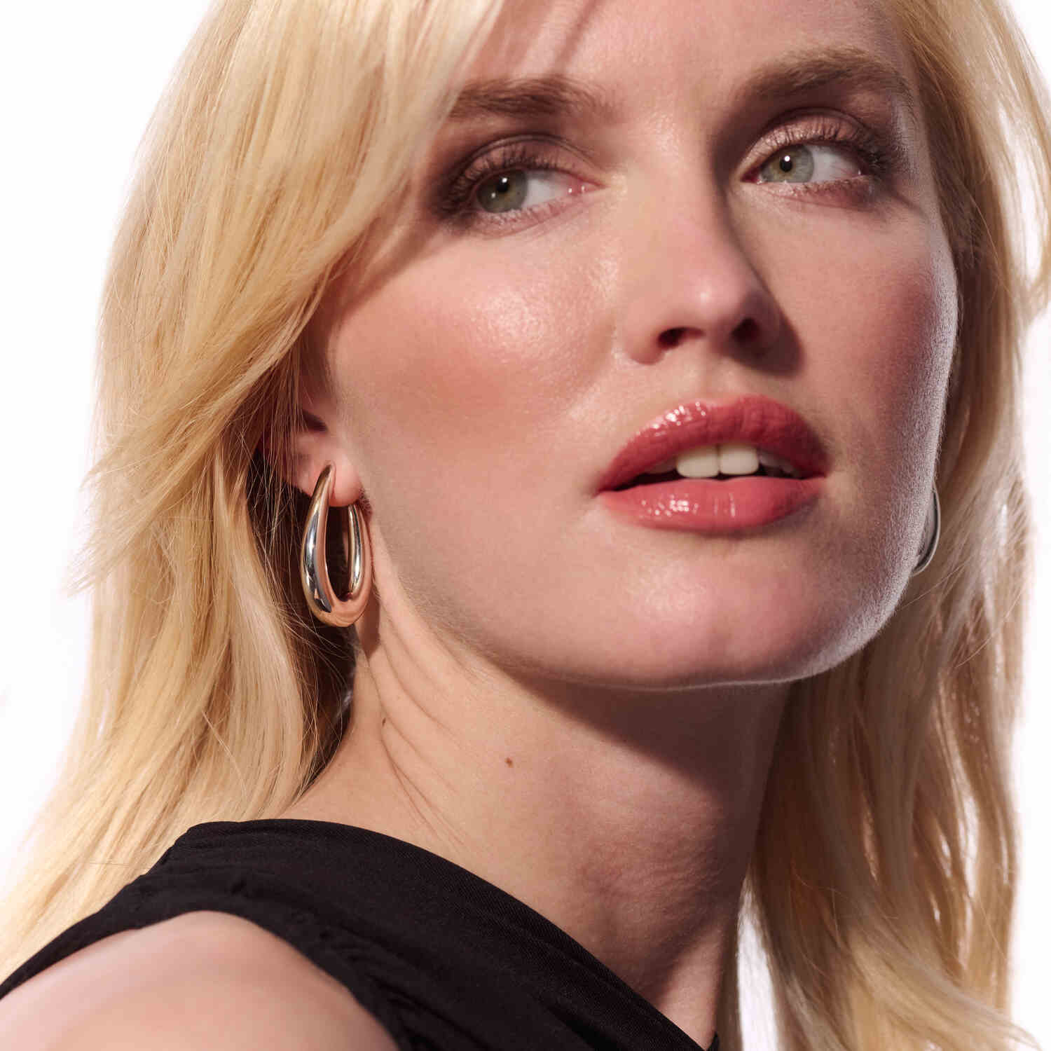 Nowoczesna Forma Kropli: Kolczyki Goccia Pianura Medio od Sif Jakobs, Vivagem Selection