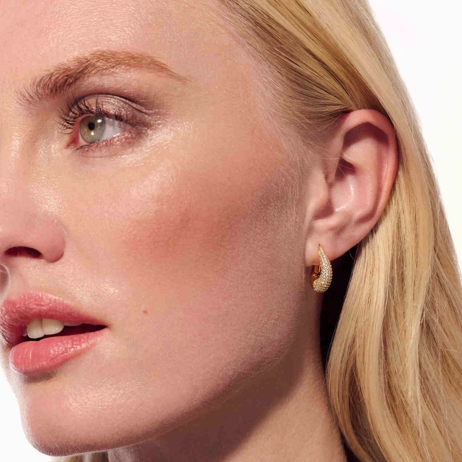 Luksusowy Blask w Złocie: Kolczyki Glorenza Piccolo Pavé od Sif Jakobs, Vivagem Selection