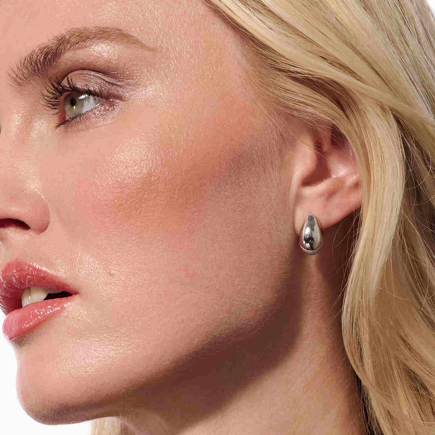 Subtelny Blask Srebrnej Kropli: Kolczyki Vivagem Selection - Goccia od Sif Jakobs (Srebro Rodowane 925 z Cyrkoniami)