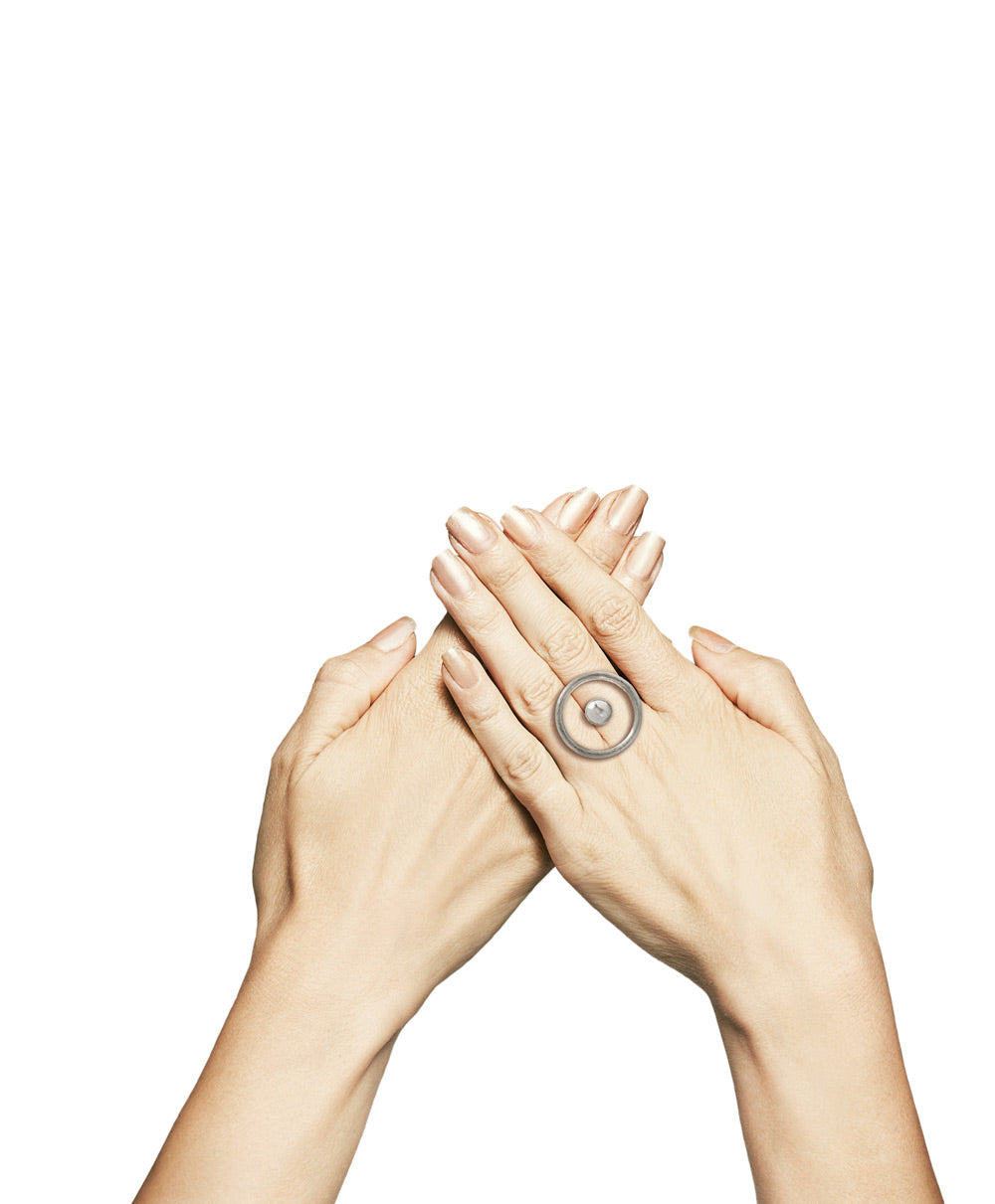 Artystyczny Kontrast na Palcu: Regulowany Pierścionek Eclisse Orbita od Diva Gioielli, Vivagem Selection