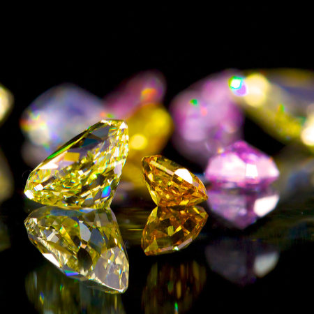 Barwa diamentu – wszystko, co musisz o tym wiedzieć