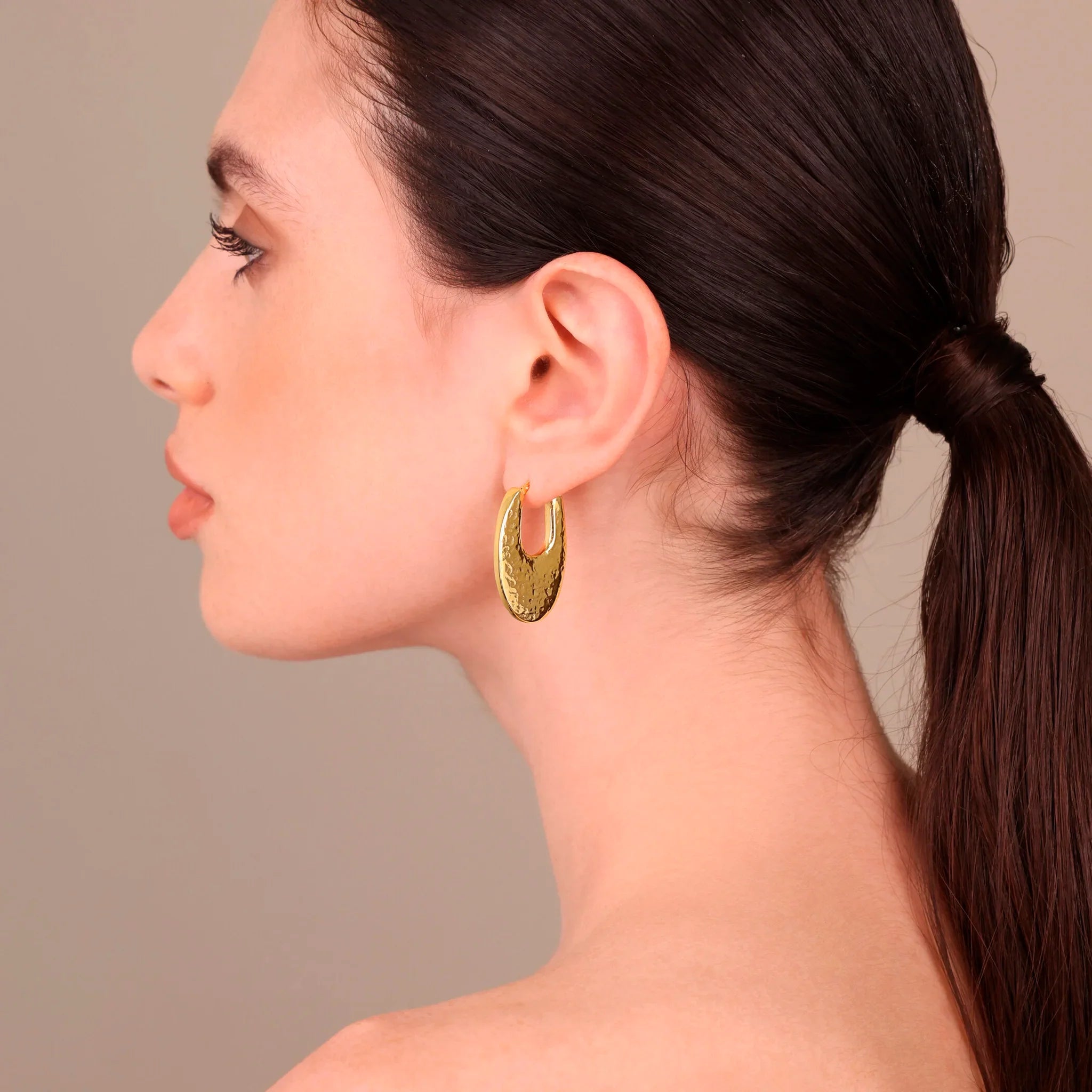 Kolczyki koła owalne pozłacane młotkowane - VIVAGEM.PL