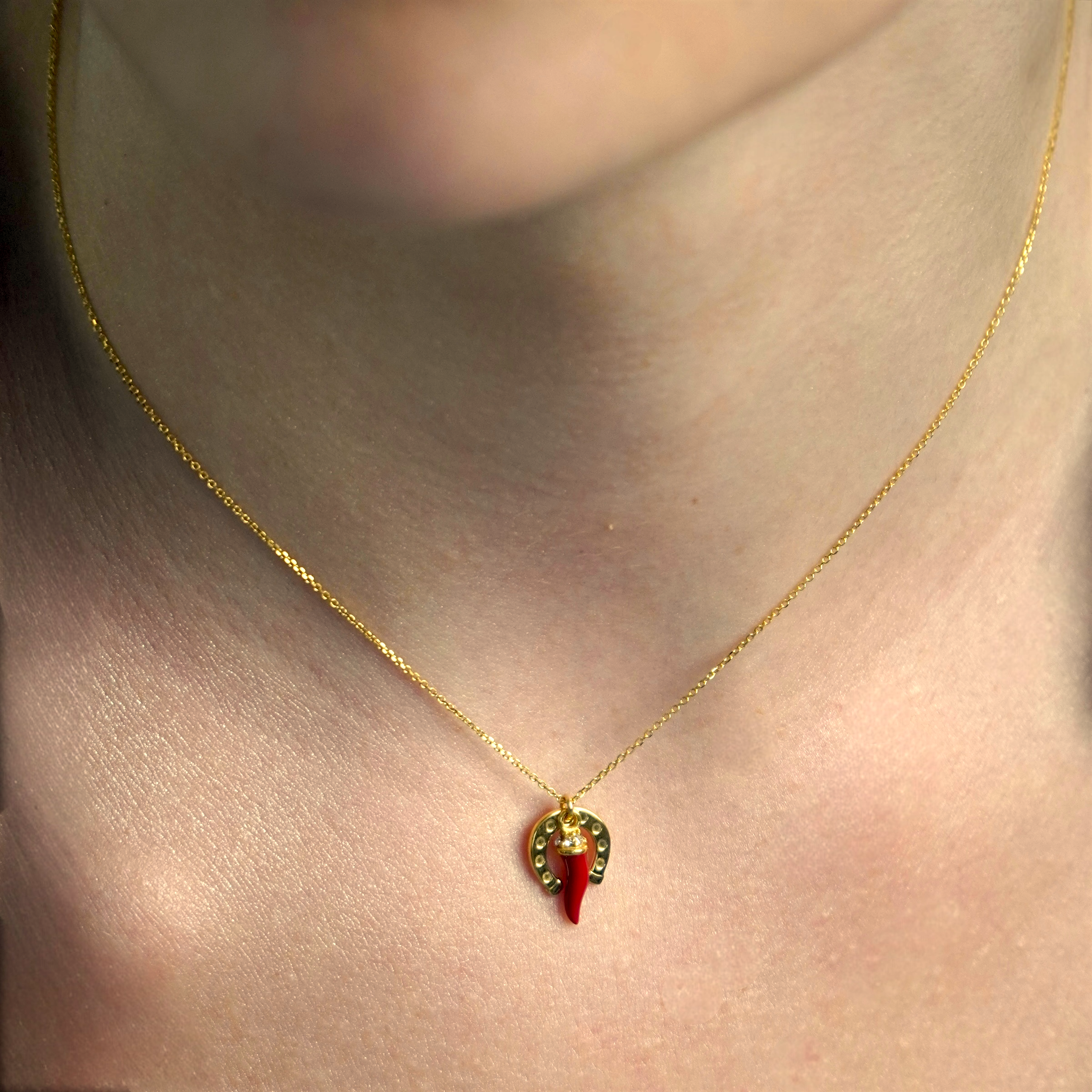 Złoty Naszyjnik Talizman Podkowa i Włoskie Peperoncino | Vivagem