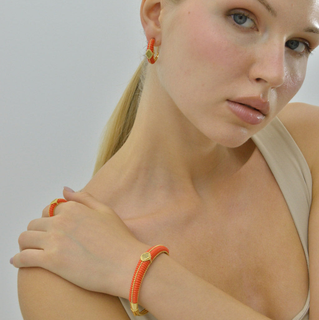 Pozłacana Bransoletka Bangle z Pomarańczową Emalią - zdjęcie 2