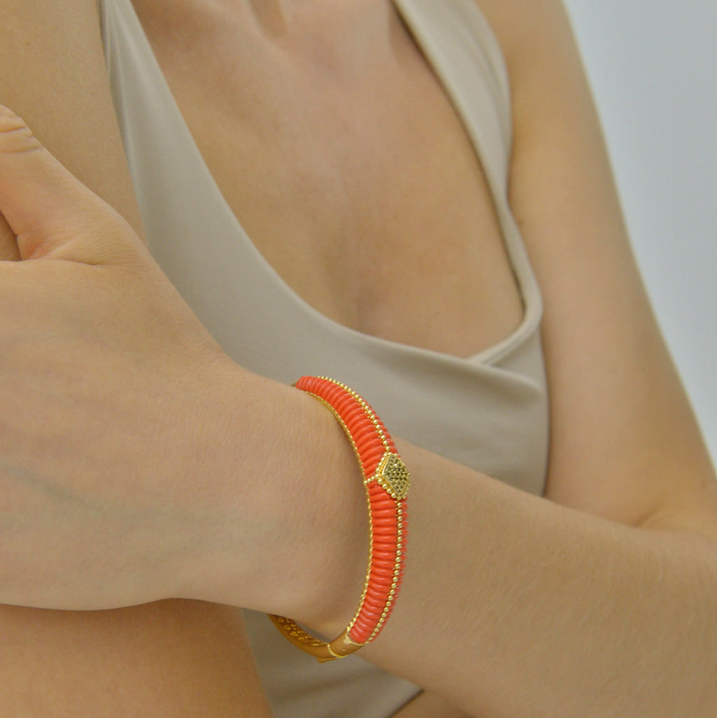 Pozłacana Bransoletka Bangle z Pomarańczową Emalią - zdjęcie 3