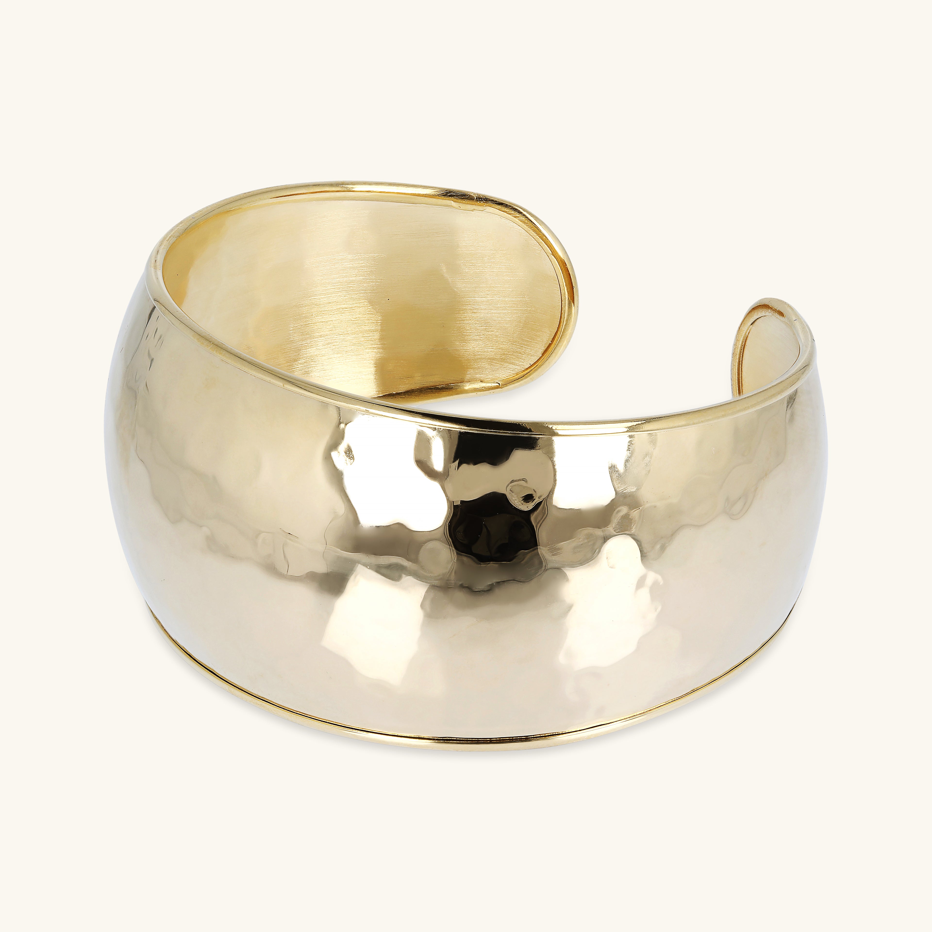 Złota Tarcza Słońca: Młotkowana Bransoletka Bangle Etrusca Gioielli, Włoski Design, Vivagem Selection