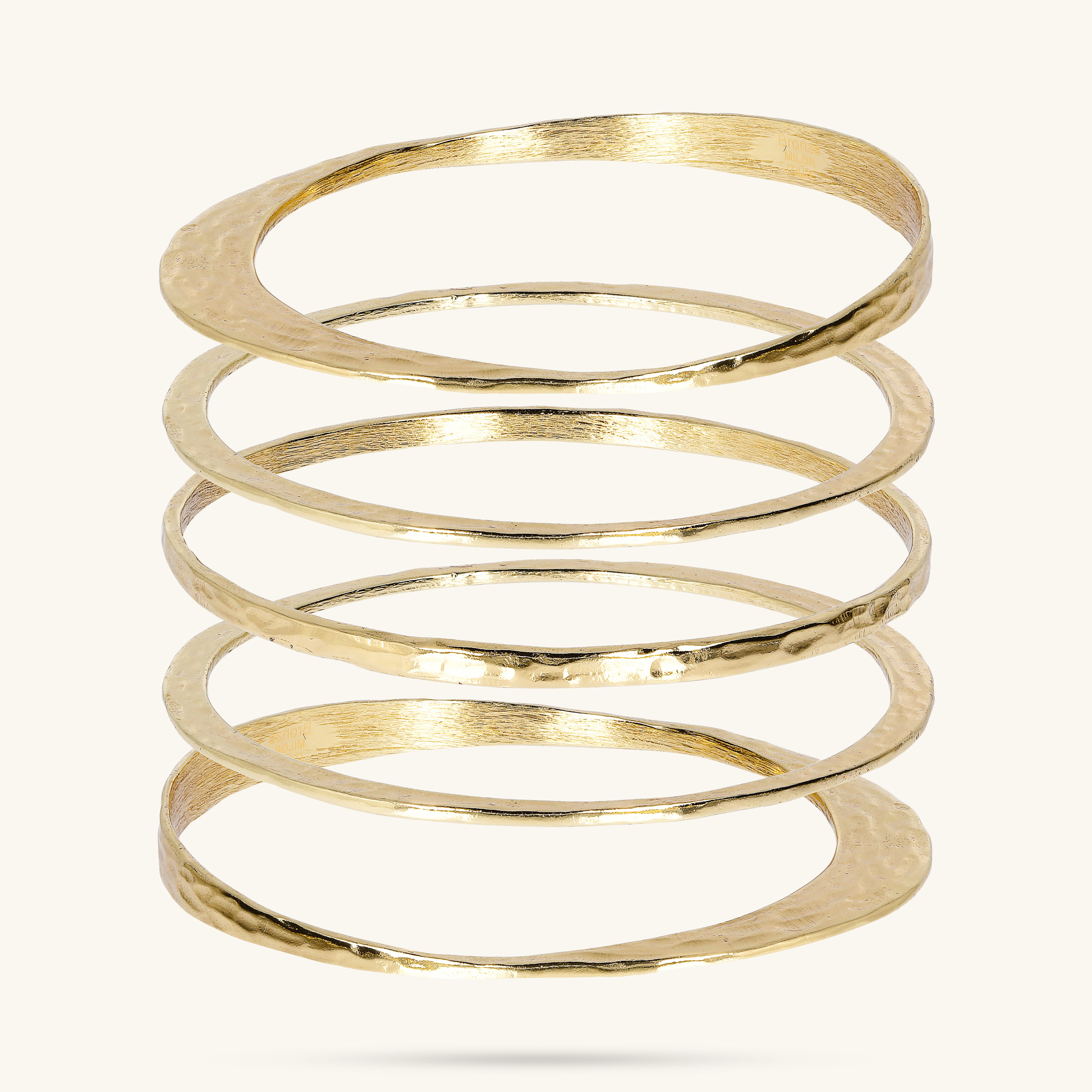 Złota Kaskada Słońca: Zestaw 5 Bransoletek Bangle Etrusca Gioielli, Młotkowane, Vivagem Selection