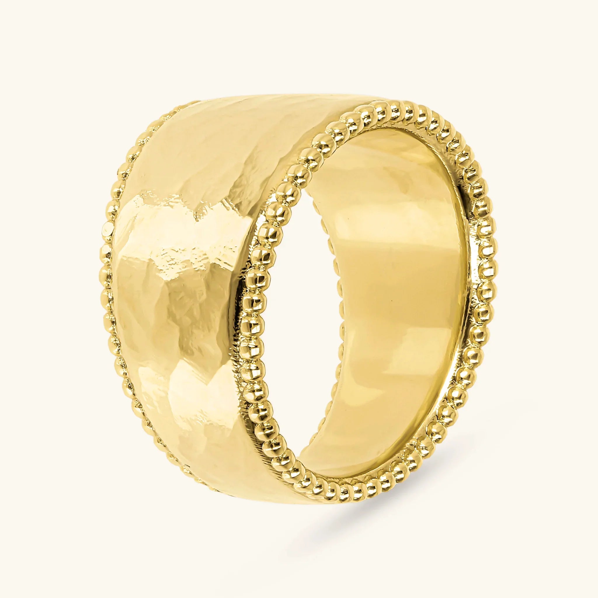 Pierścionek pozłacany młotkowany szeroki | żółte złoto i Kuleczki | Vivagem