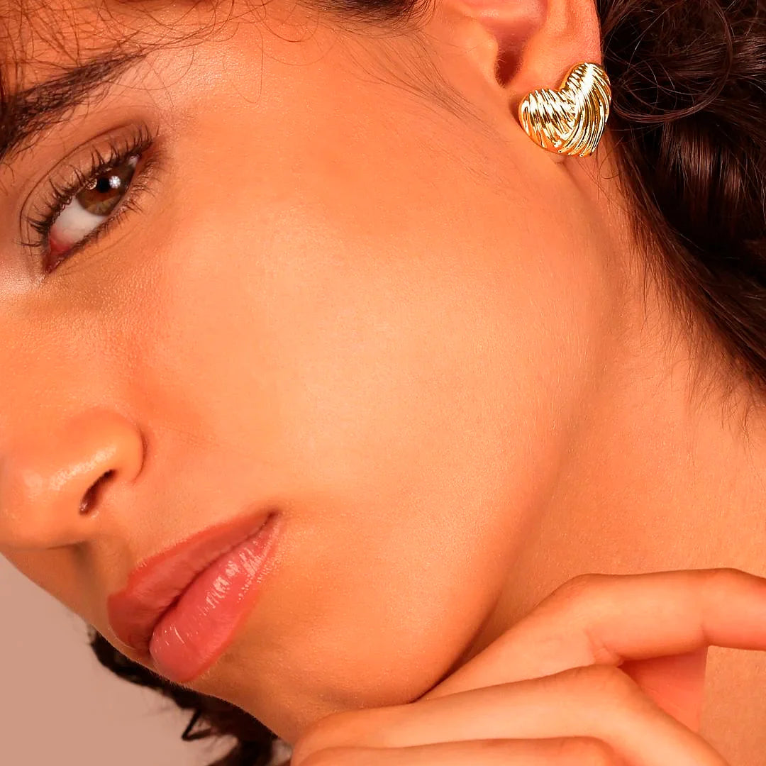 Kolczyki Serca Prążkowane | Żółte Złoto Hipoalergiczne | Vivagem