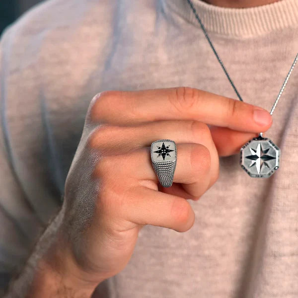 Srebrny Sygnet Męski z Różą Wiatrów Czarny Spinel