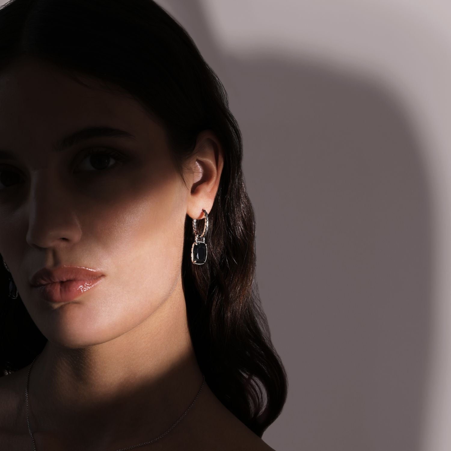 Zew Syreny: Srebrne Kolczyki 2w1 Albert M. z Fakturą INK i Czarnym Spinellem, Vivagem Selection