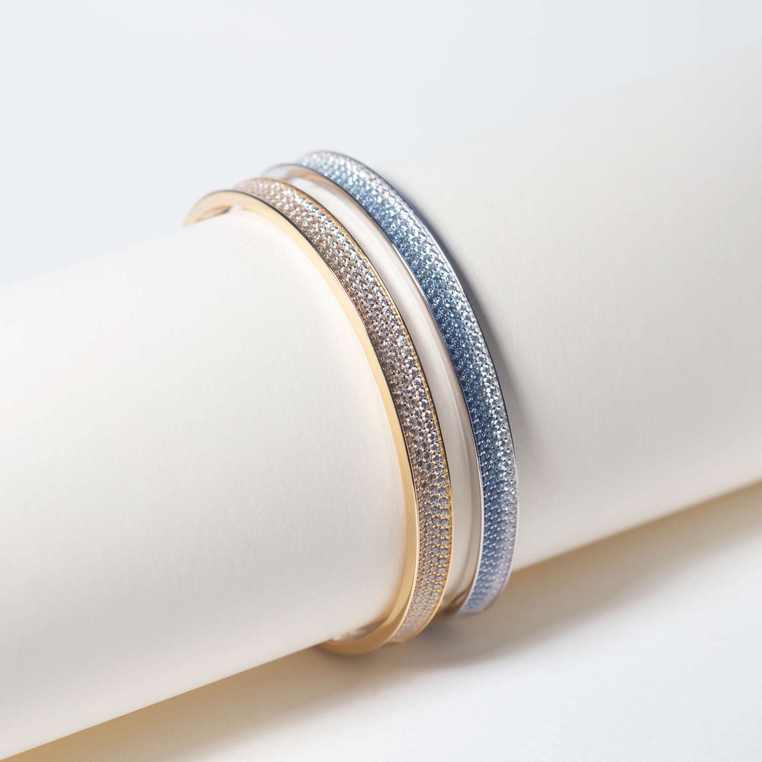 Olśniewająca Moc Blasku: Pozłacana Bransoletka Bangle Felline Concavo Sif Jakobs Pavé, Vivagem Selection